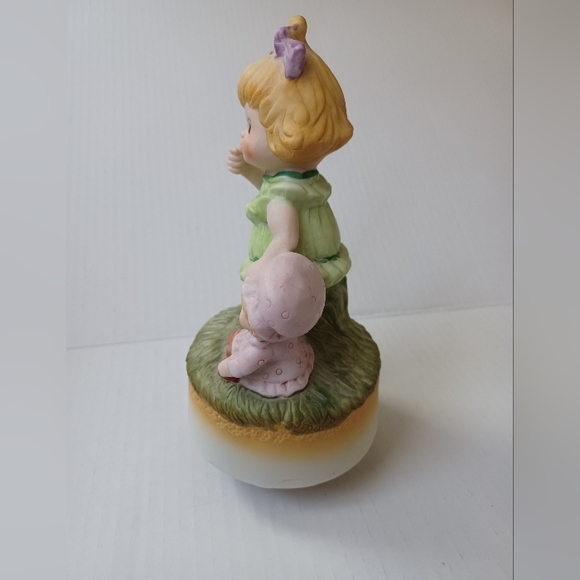 4/$40 Musical Figurine - Picture 3 of 8